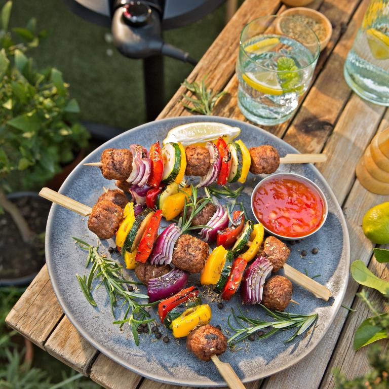 Barbecue vegan (brochettes et aubergines grillées) · Patate & Cornichon